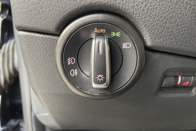 大众 迈特威 2018款 2.0TSI 两驱豪华版 7座中控内饰7006