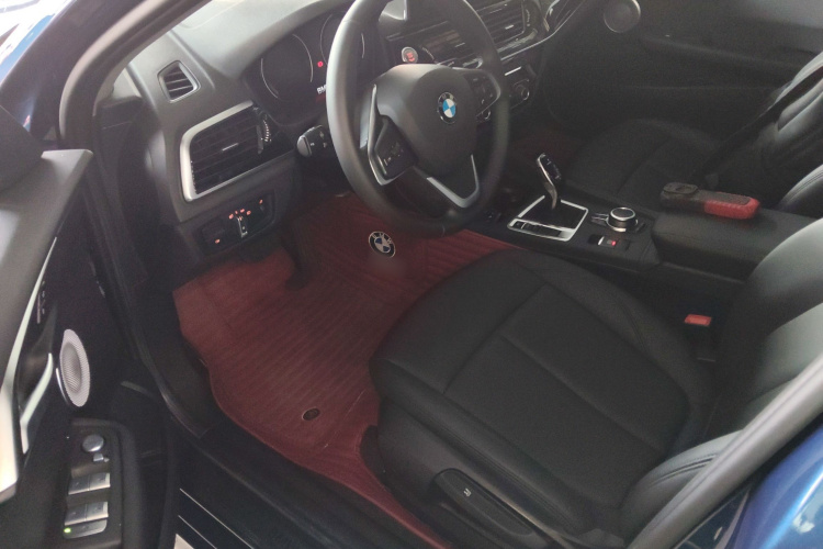 宝马1系 2021款 改款 120i M运动版中控内饰20