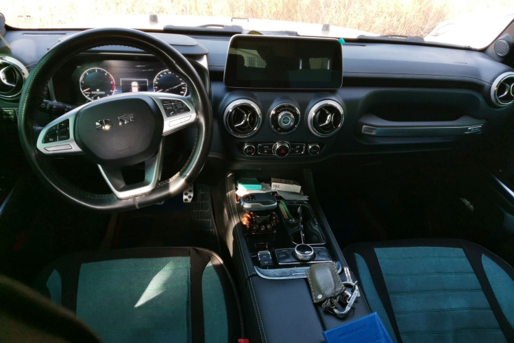 北京BJ40 2021款 2.0D 自动四驱刀锋英雄版侠客型中控内饰12