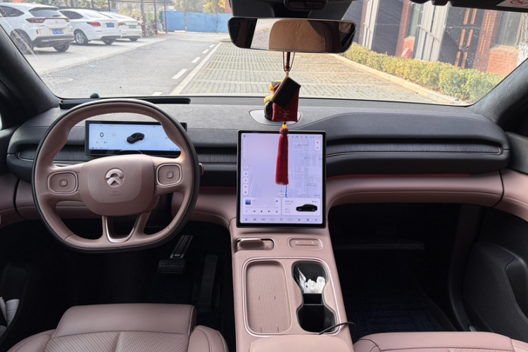 蔚来EC6 2024款 75kWh中控内饰7004