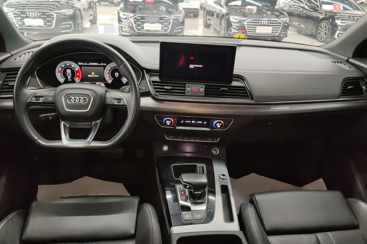 奥迪Q5L Sportback 2021款 40 TFSI 时尚型中控内饰12