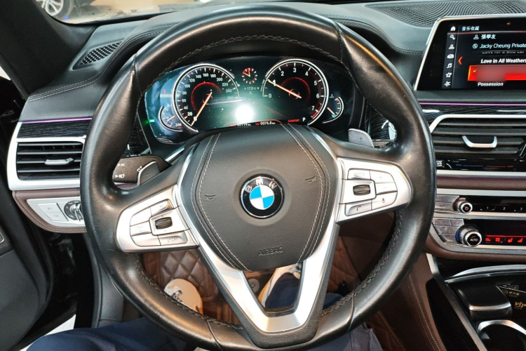 宝马7系 2018款 730Li 尊享型 M运动套装局部细节13