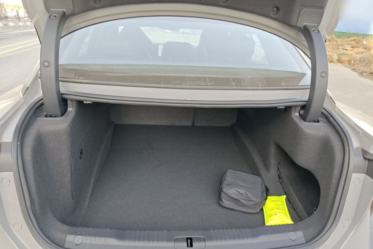 红旗EH7 2024款 760 Pro+ 四驱版机舱底盘23