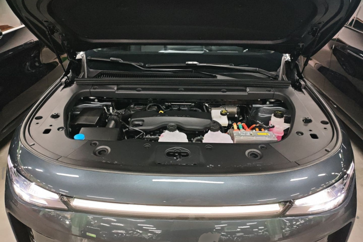 零跑汽车 零跑C10 2024款 210激光雷达版机舱底盘24