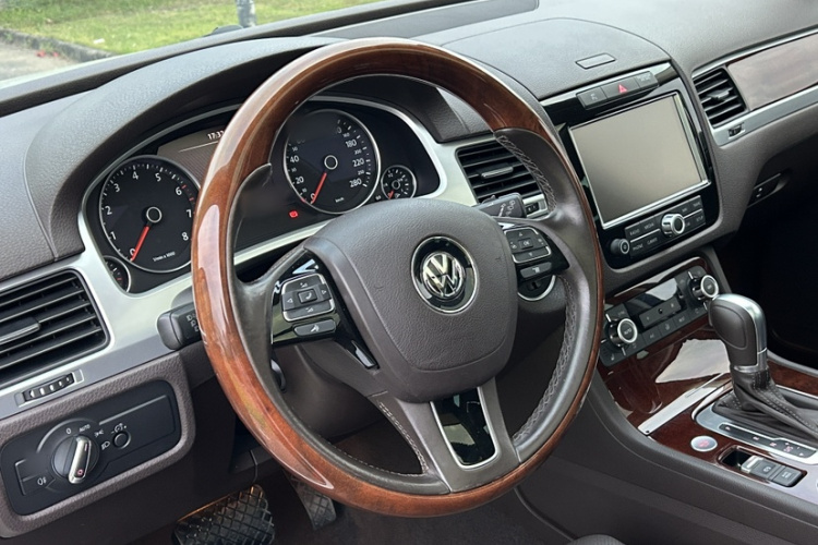 大众 途锐 2015款 3.0TSI 高配型中控内饰7001