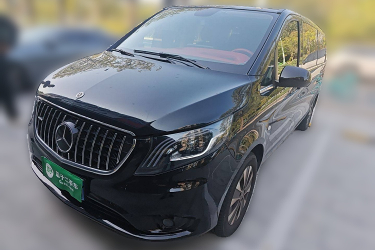 奔驰 威霆 2021款 2.0T 精英版 7座车身外观1