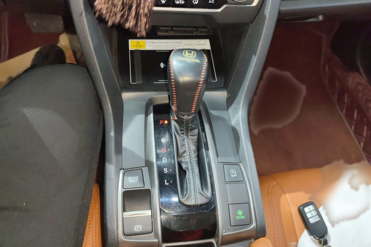 本田 思域 2021款 HATCHBACK 220TURBO CVT新锐控局部细节18