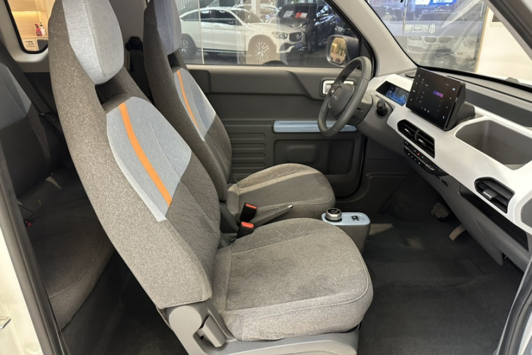 吉利银河 2024款 熊猫mini 200km 耐力熊中控内饰7005