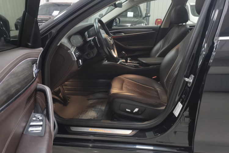 宝马5系 2020款 530Li 领先型 豪华套装局部细节19