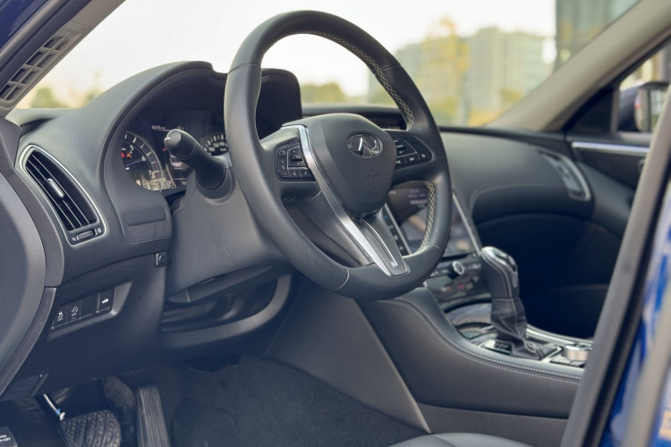 英菲尼迪Q50L 2018款 2.0T 舒适版 国VI中控内饰7006