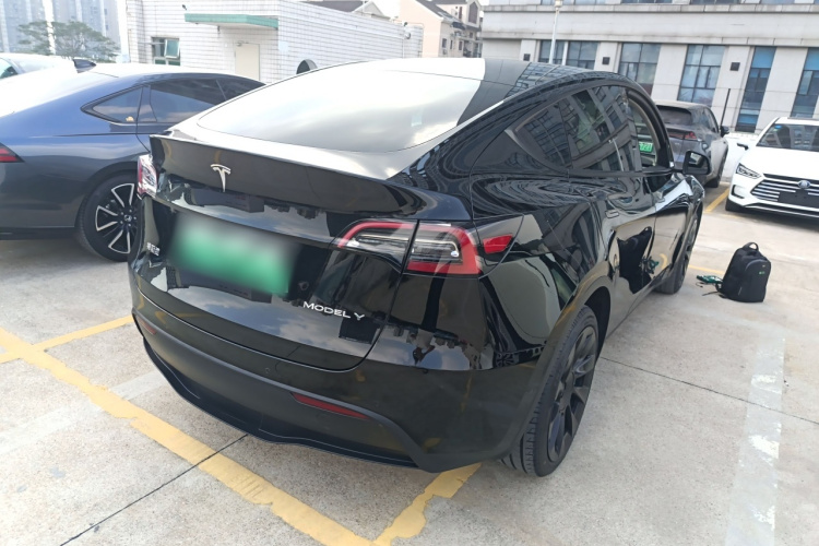 特斯拉 Model Y 2021款 长续航全轮驱动版 3D7车身外观7