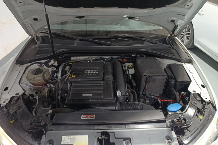 奥迪A3 2015款 Sportback 35 TFSI 百万纪念智领型机舱底盘24