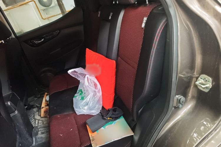 日产 逍客 2016款 2.0L CVT精英版中控内饰7004