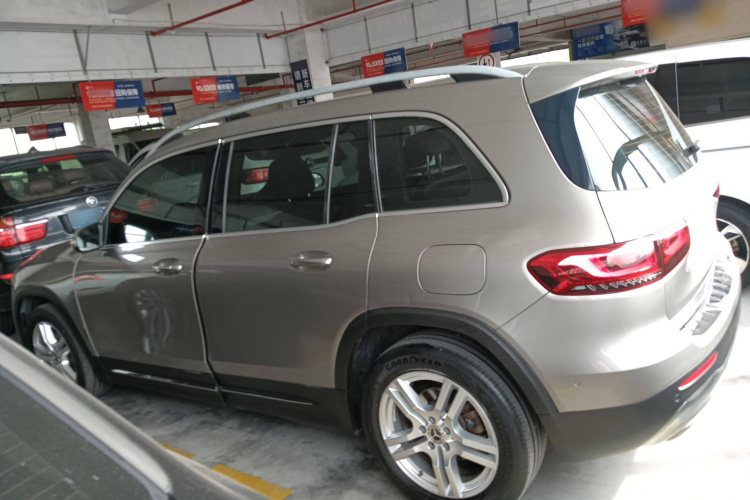 奔驰GLB 2020款 改款 GLB 200 动感型车身外观4