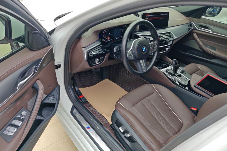 宝马5系 2023款 530Li 领先型 M运动套装中控内饰7003