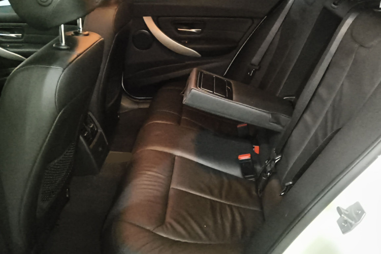 宝马3系 2014款 320i 时尚型中控内饰21