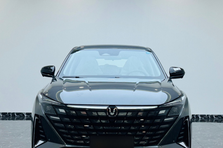 长安UNI-Z新能源 2024款 蓝鲸智电iDD 125km 领先型车身外观6004