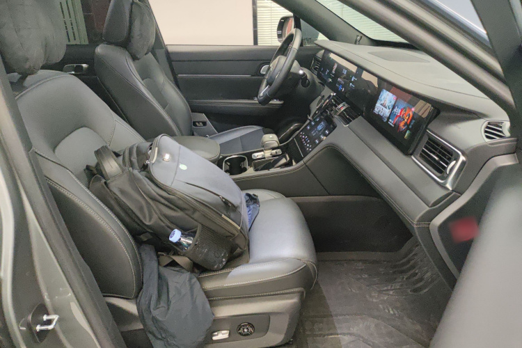 理想汽车 理想ONE 2021款 增程6座版局部细节41