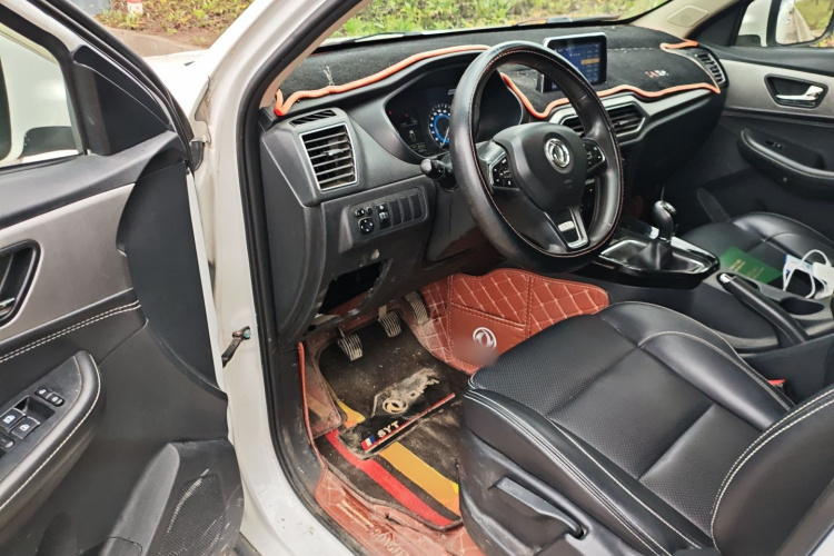 东风风光 风光S560 2018款 1.8L 手动都市型 7座中控内饰20