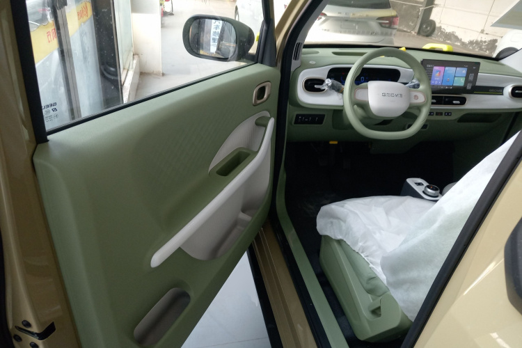 吉利银河 2025款 210km 熊猫骑士中控内饰7003