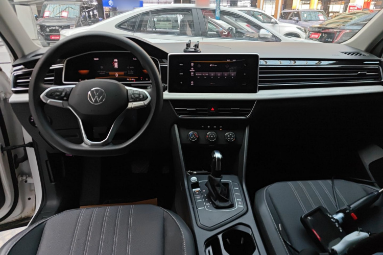 大众 途观L 2022款 330TSI 自动两驱舒享版中控内饰12