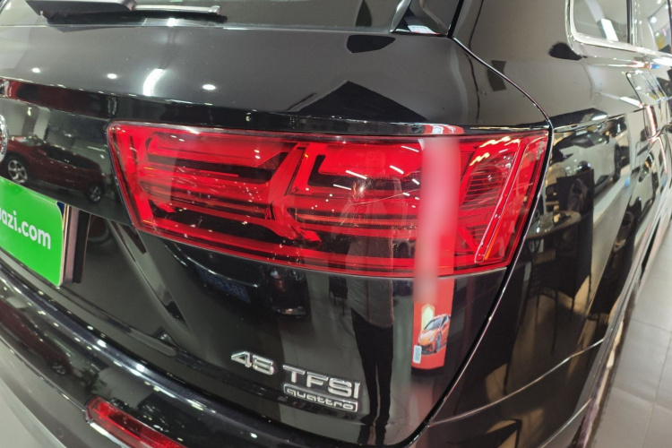 奥迪Q7 2019款 45 TFSI 舒适型车身外观9