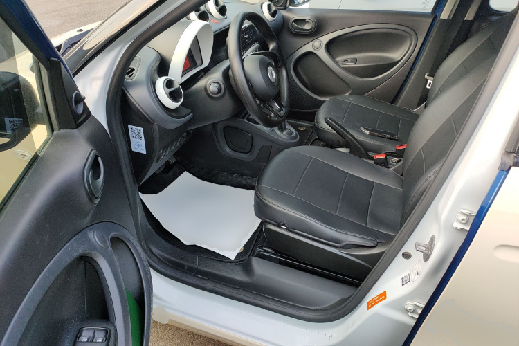 smart forfour 2016款 1.0L 52千瓦灵动版中控内饰20