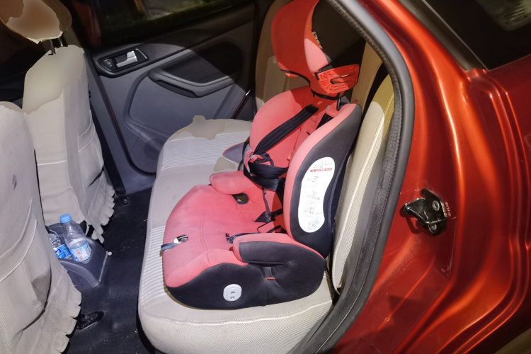 福特 福克斯 2013款 两厢经典 1.8L 自动基本型中控内饰21