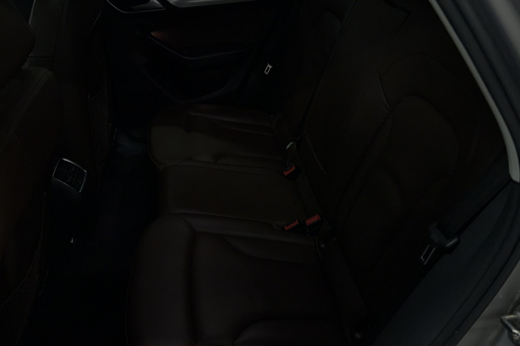 奥迪Q3 2015款 35 TFSI quattro 技术型中控内饰7001