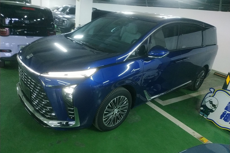 别克GL8新能源 2024款 陆尊 奢享版 6座车身外观4