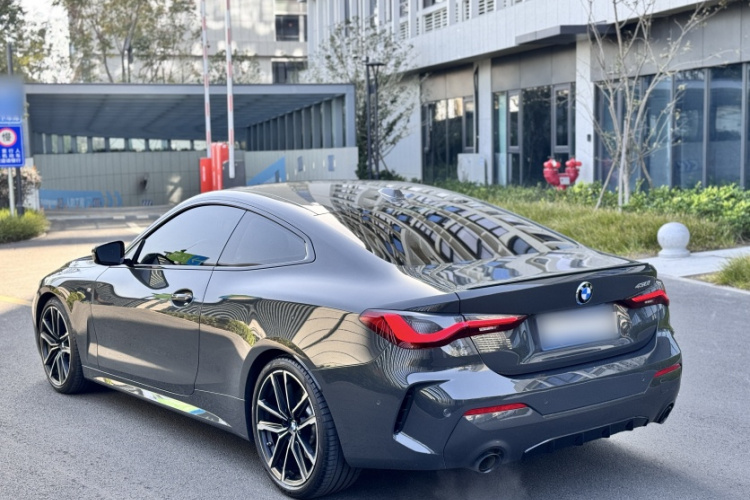 宝马4系 2023款 430i M运动曜夜套装车身外观6002