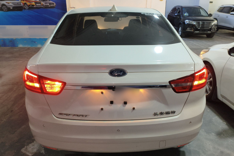 福特 福睿斯 2017款 幸福版 1.5L 自动时尚型车身外观6