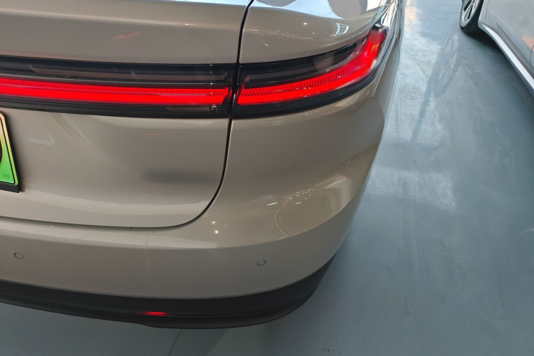 蔚来ET7 2022款 100kWh 首发版车身外观9