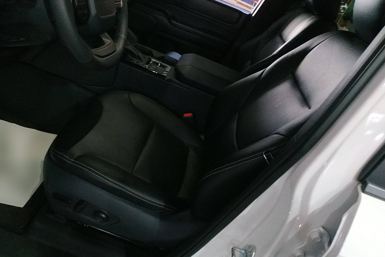 丰田 普拉多 2025款 2.4T 穿越BX版 5座中控内饰19