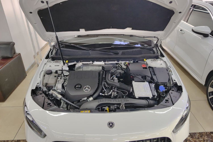奔驰A级 2021款 A 200 L 运动轿车时尚型机舱底盘24