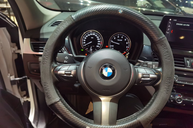 宝马X1 2020款 sDrive20Li 尊享型中控内饰13