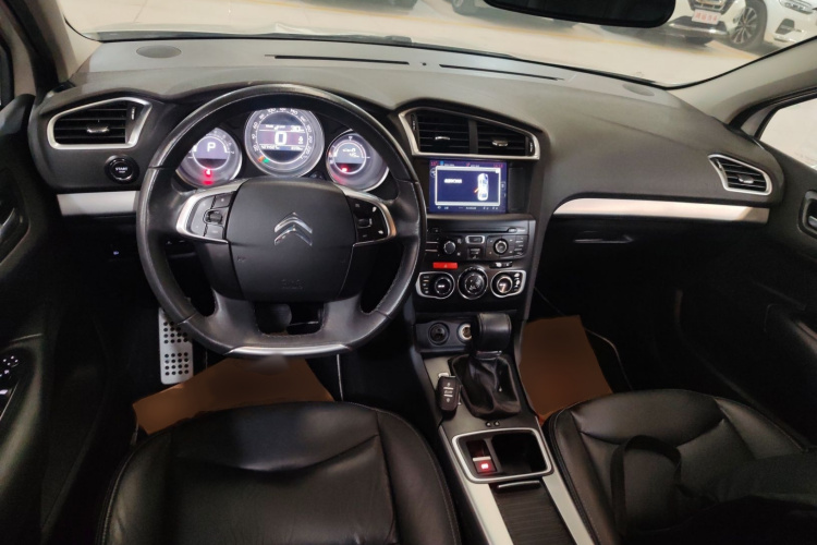 雪铁龙C4L 2016款 1.6T 自动精英型中控内饰7002