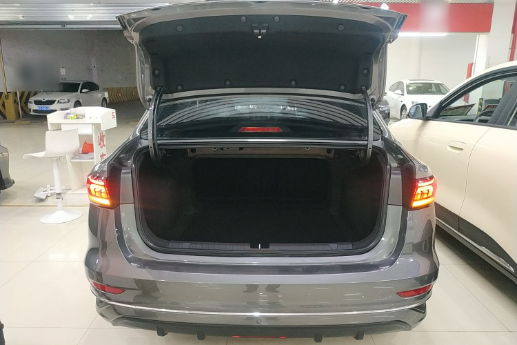 吉利汽车 帝豪 2022款 第4代 1.5L CVT尊贵型机舱底盘23