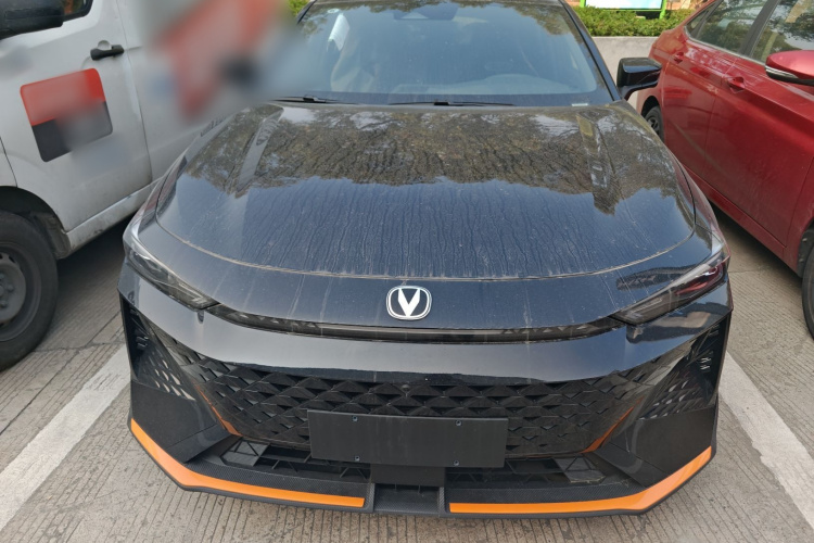 长安UNI-V 2025款 1.5T 500Bar尊贵运动型车身外观2