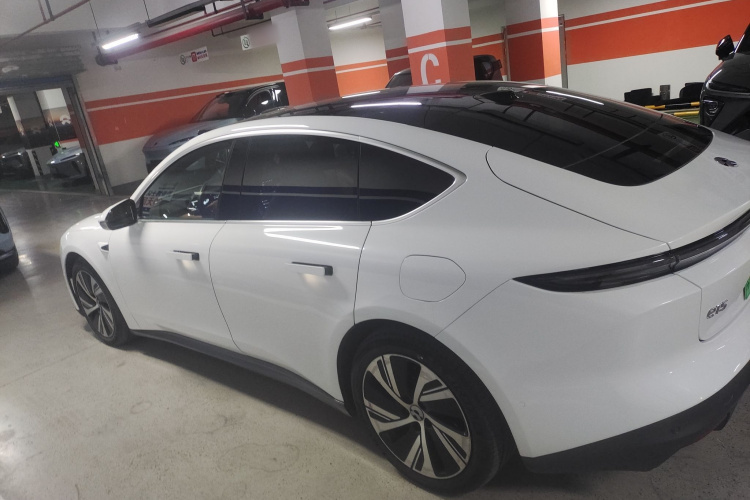 蔚来ET5 2022款 75kWh车身外观4