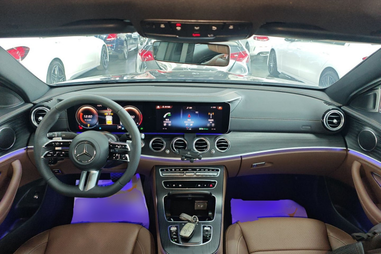 奔驰E级 2023款 改款 E 300 L 运动时尚型中控内饰7002