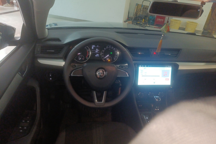 斯柯达 速派 2016款 TSI280 DSG前行版中控内饰13