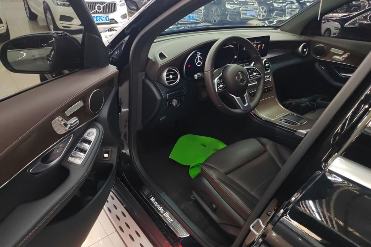奔驰GLC 2022款 改款二 GLC 260 L 4MATIC 豪华型中控内饰20