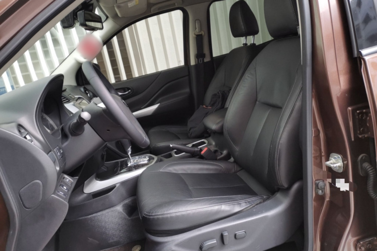 日产 途达 2018款 2.5L 自动两驱智享版中控内饰19