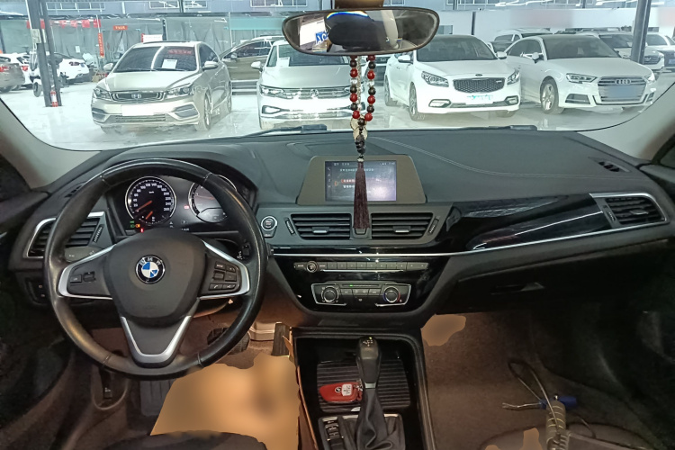 宝马1系 2018款 改款 118i 运动型中控内饰12