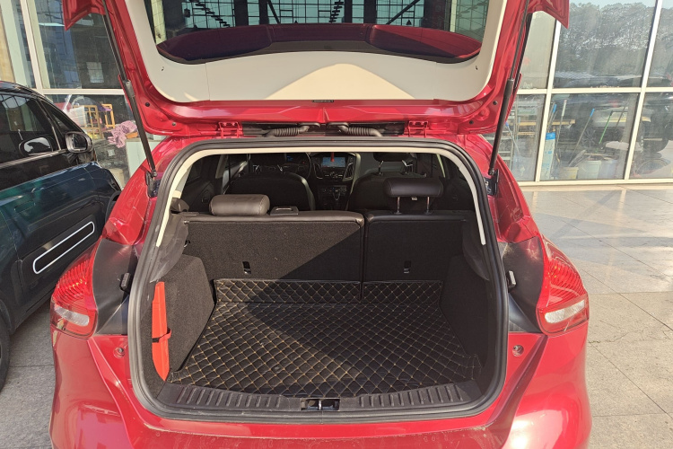 福特 福克斯 2017款 两厢 1.6L 自动风尚型智行版机舱底盘23