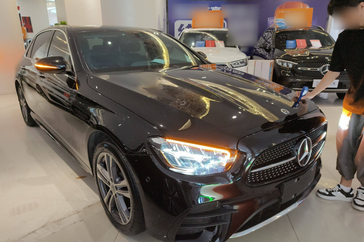 奔驰E级 2022款 改款二 E 260 L 运动型车身外观3