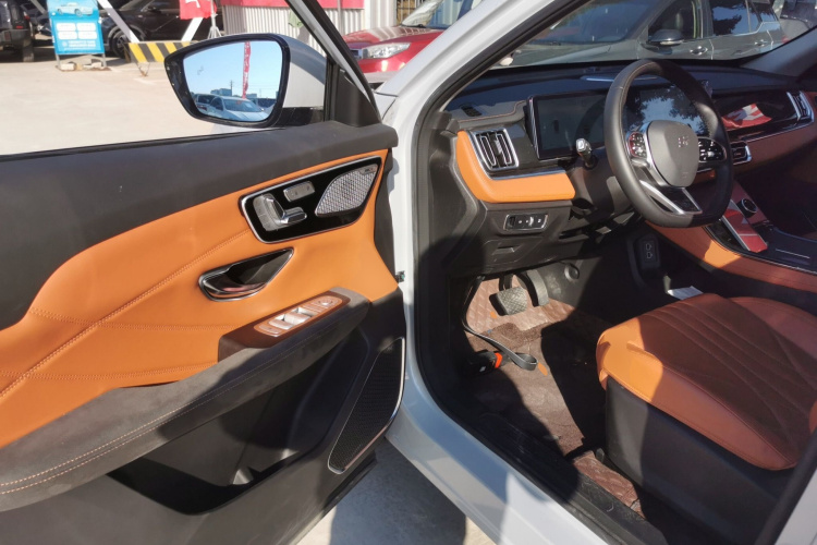 捷途山海L7 2024款 1.5T 120km ULTRA 7座中控内饰20