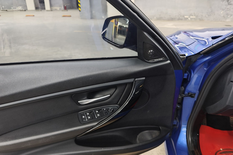 宝马3系 2017款 320Li M运动型中控内饰7005