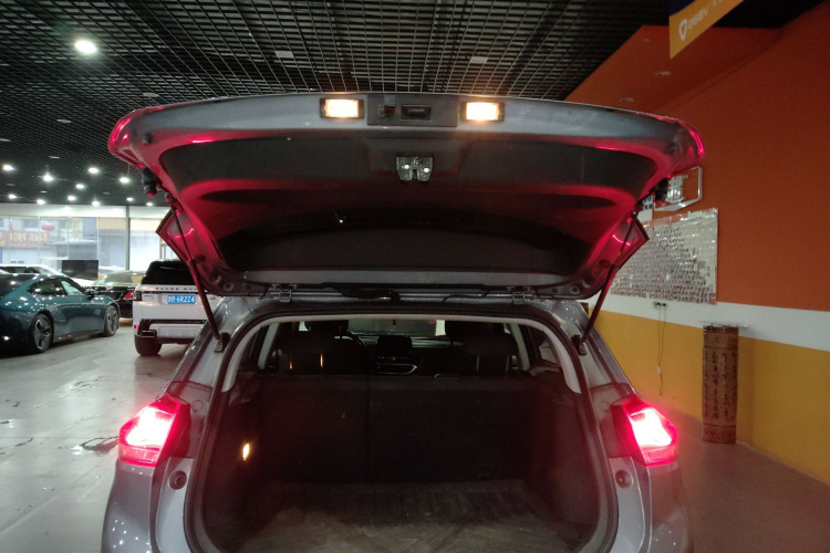 雪佛兰 创酷 2019款 Redline 335T CVT潮版 国VI机舱底盘23